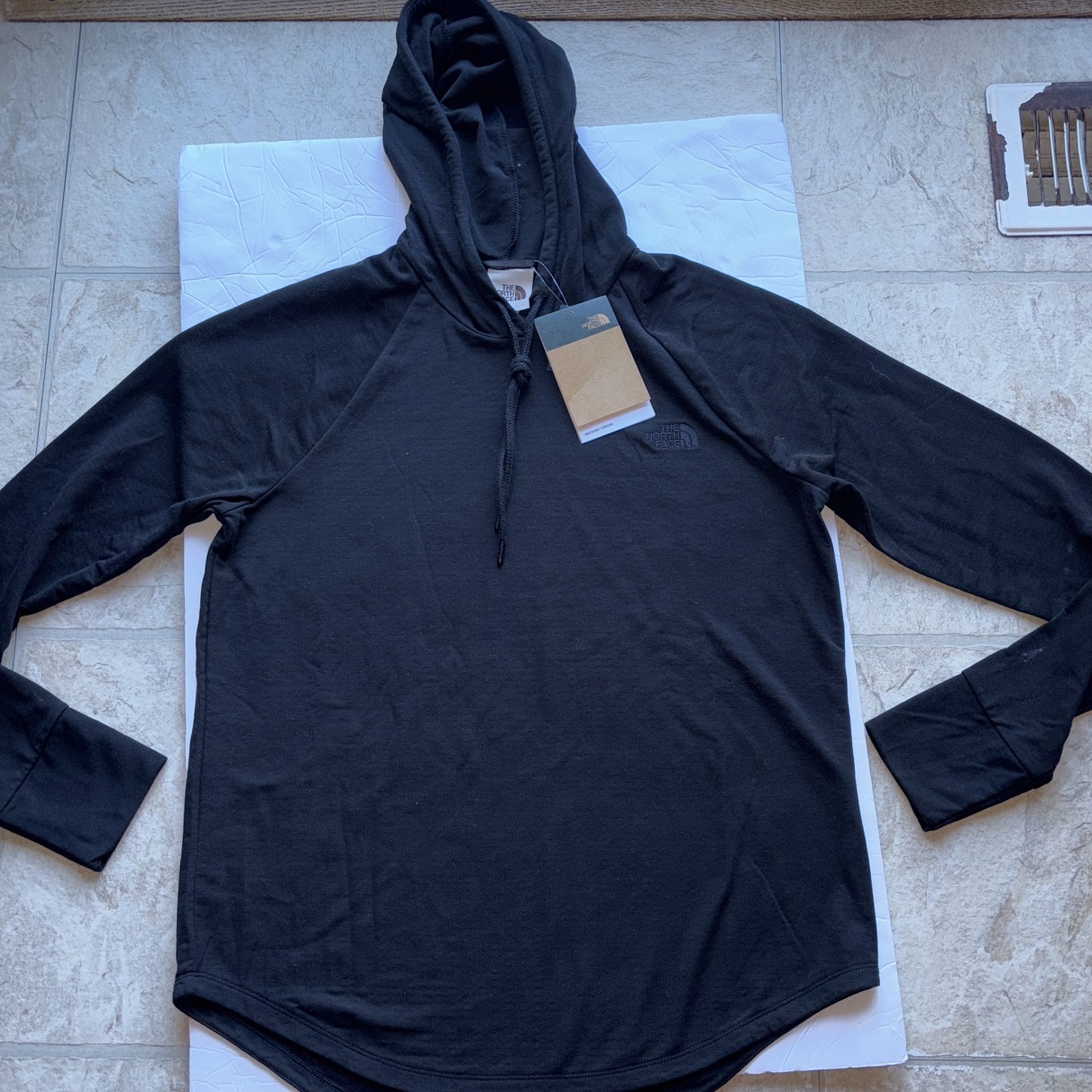 New North Face Women’s Sweatshirt