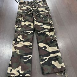 men's cargo pants. Size 32, but fits like 30