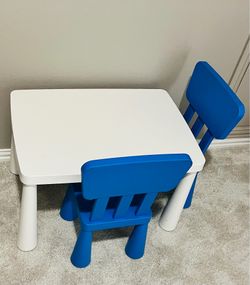 Kids table and 2 chairs