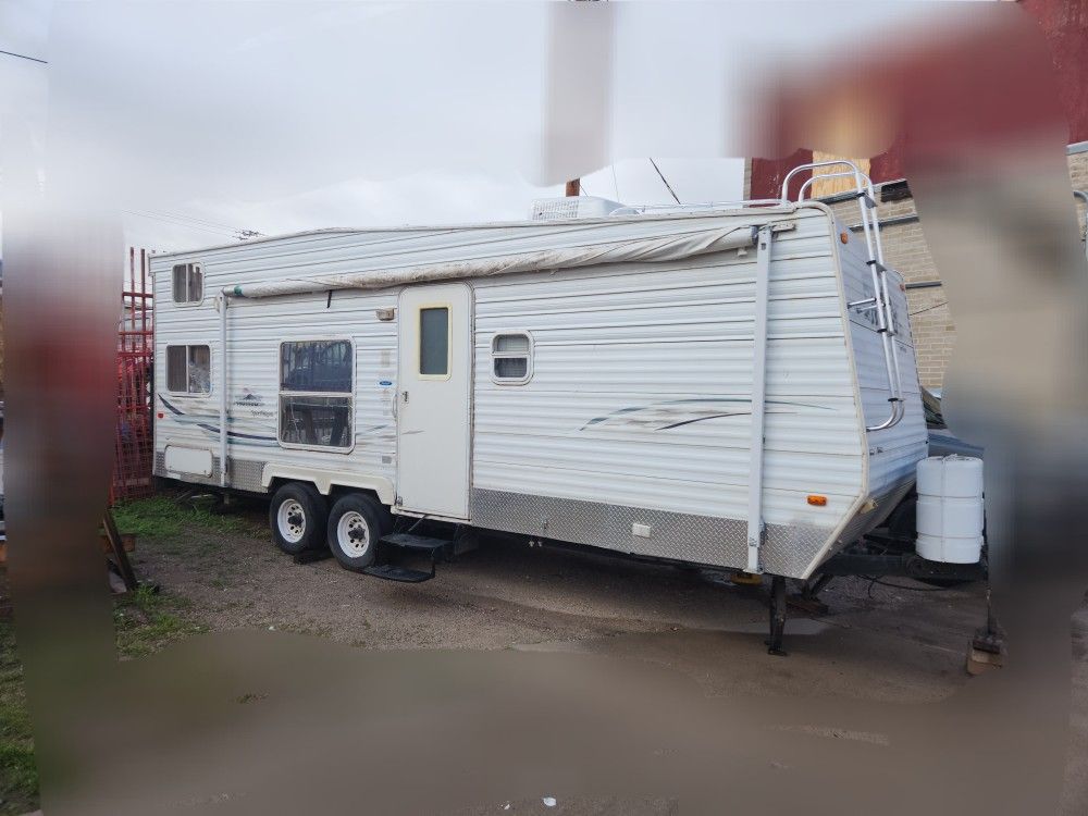 2005 32'ft Self Contained Toy Hauler No Pets