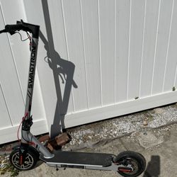 Swagtron Swagger5 Commuting Electric Scooter (No Charger)