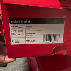 New Balance Fuelcell Rebel v5 Woman 7.5 Beige