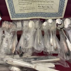 William Rogers Silver Plated Silverware Set.
