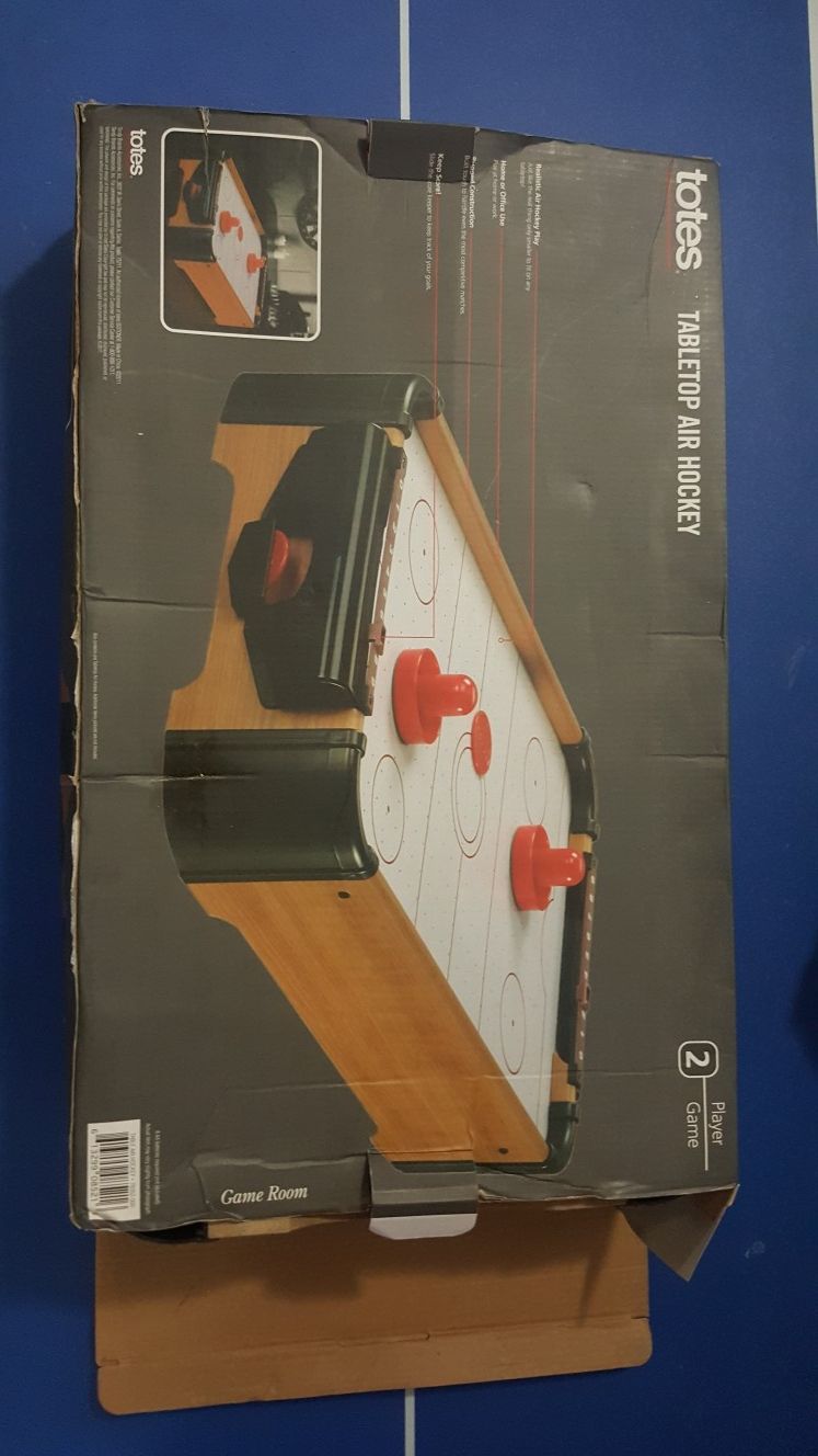 Air hockey table