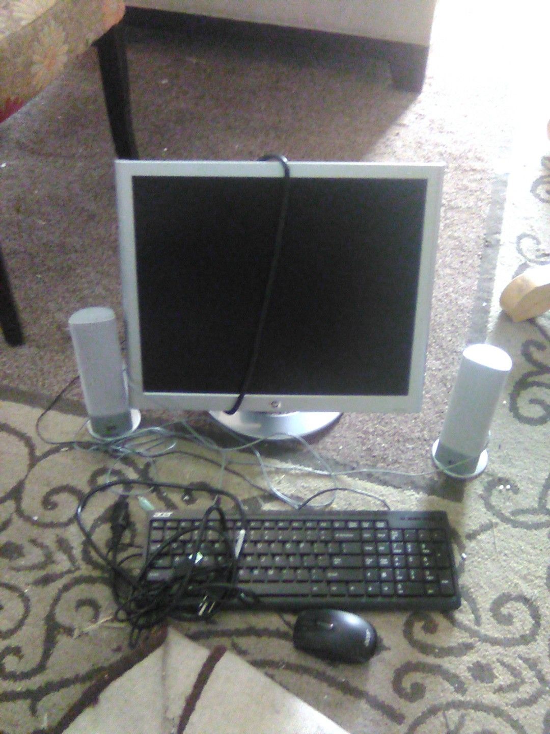 HP computer monitor HP speakers Acer keyboard Acer mouse