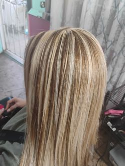 Hola pongo extenciones y corto y pinto cabello Rallitos  en mi casa buen precio