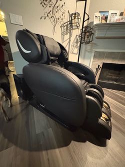 Infinity Full-Body Massage Chair — Excellent Condition
