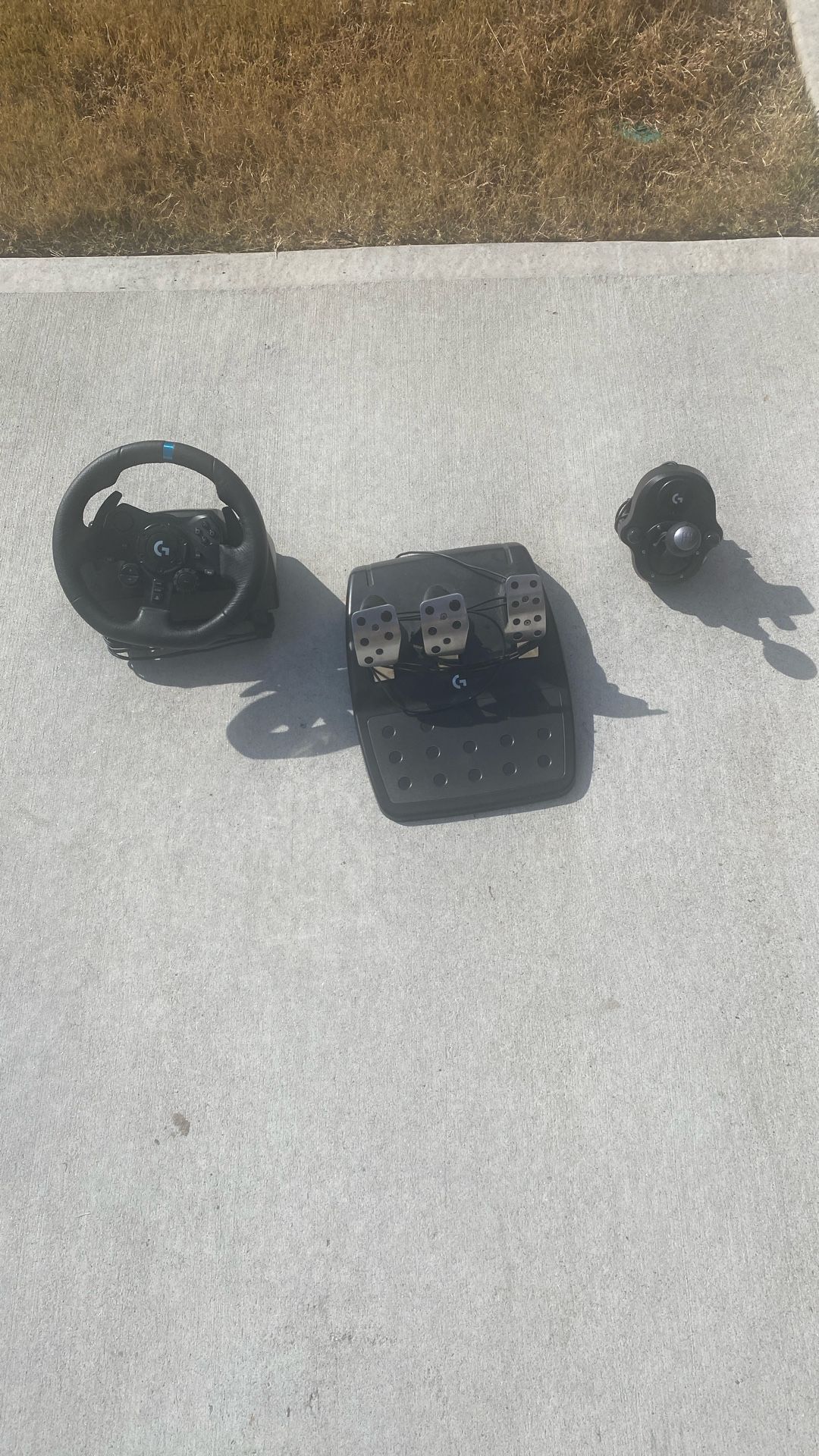 G923 wheel with shifter and pedals