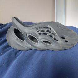 Yeezy Foam Runners Size 8 (Used)