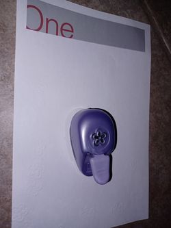 Purple flower paper punch
Cute purple paper punch!