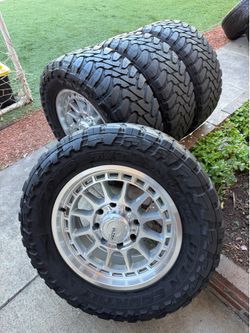 Chevy Silverado 2500 wheels and tires