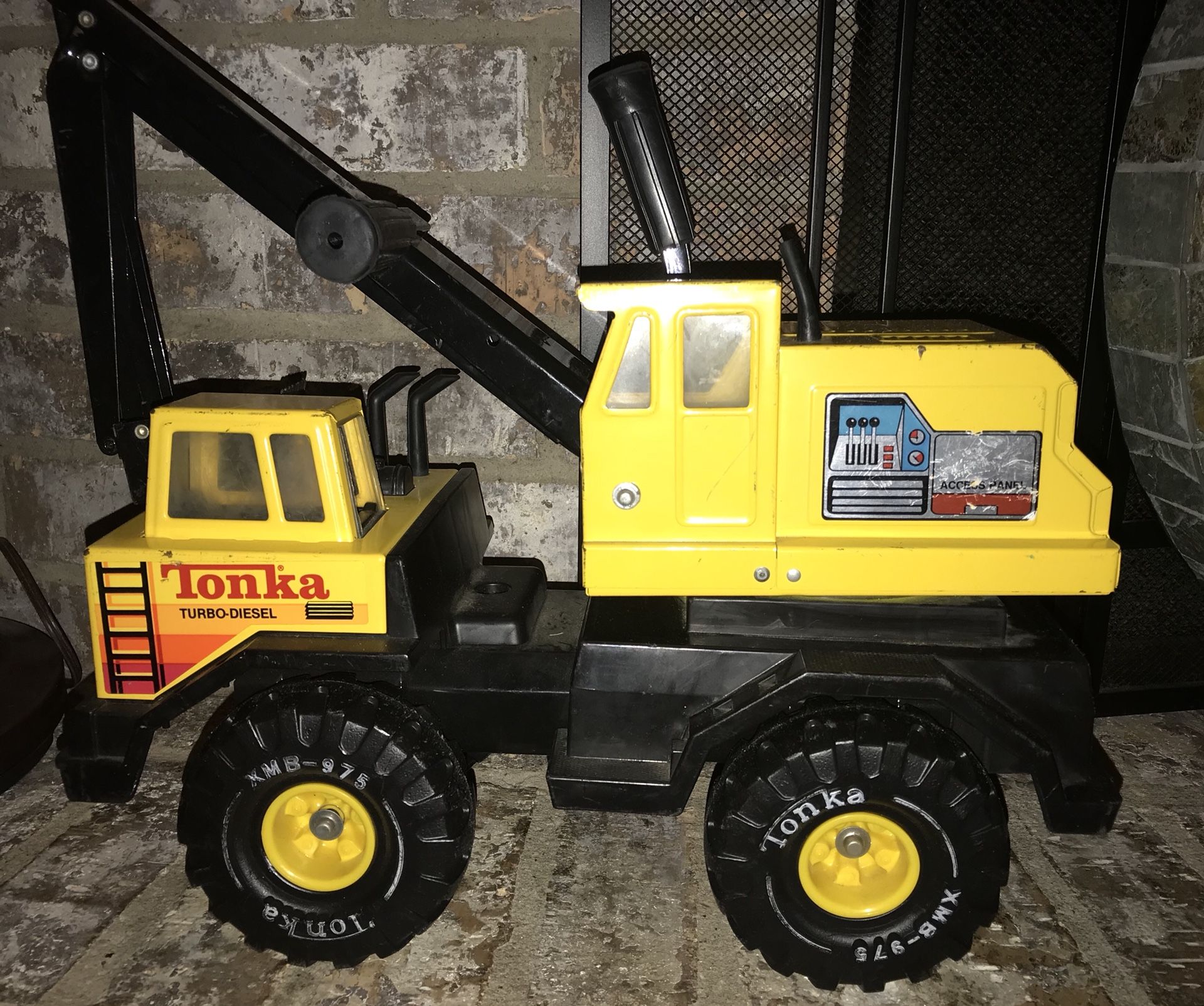 Tonka Excavator Backhoe Truck Mighty Turbo Diesel XMB-975