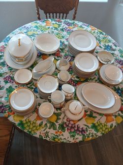Heinrich Co Selb Bavaria. Imperial Dinner Set