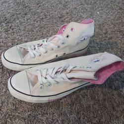 Womens converse size 9.5 asking $35 cash must pick up Broadway and apache buckeye az