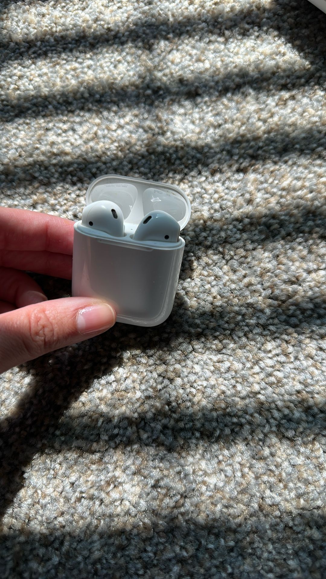 Apple AirPods 2 - Quick Sale - MAKE AN OFFER!