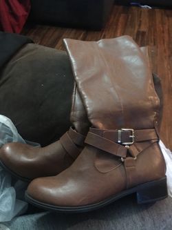Boots size 6