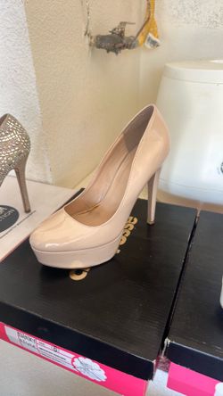 Women’s shiny nude heel