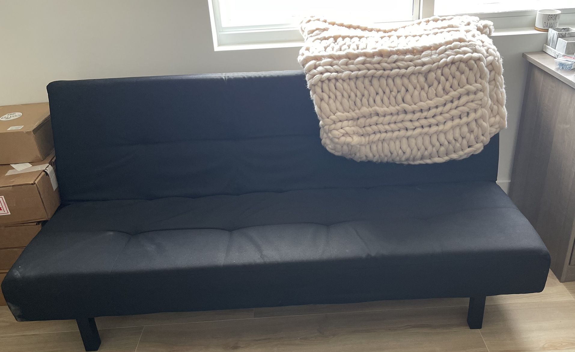 Black Futon