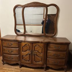 Bassett Provincial 9-Drawer Dresser with Mirror