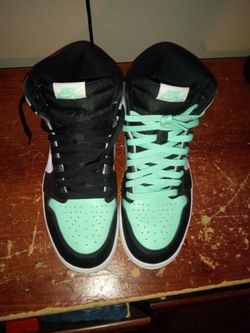 Jordan 1 retro green glow