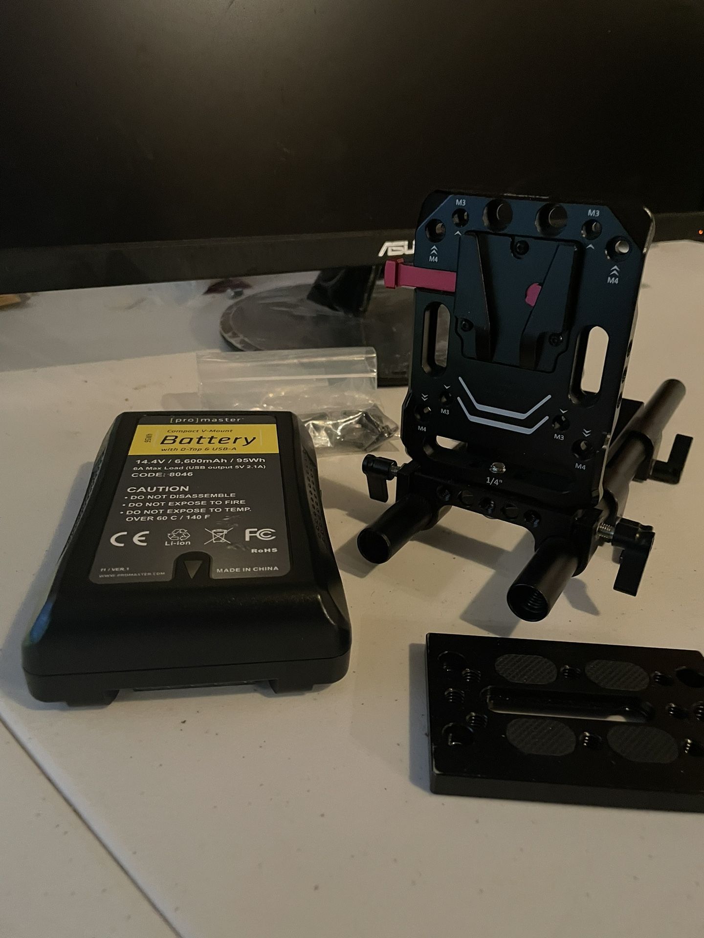 Smallrig KIT (EOS R5C, R5, R6,) Has  Has 