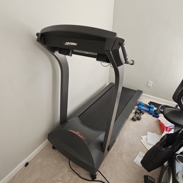 Life Fitness T3 Treadmill