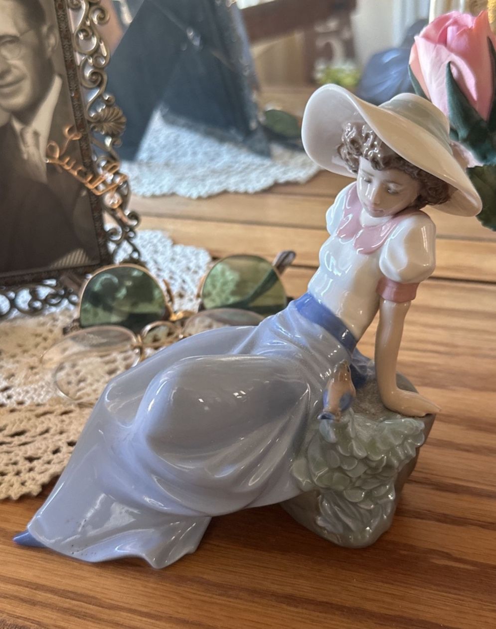 LLADRO FIGURINE # 1042 GIRL LISTENING TO SONGS OF BIRD