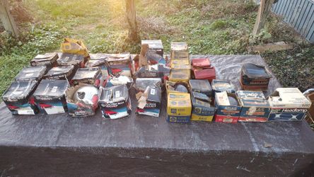 Lot of 33 Vintage Auto Headlamps NOS Variety GE/ATLAS/Wagner Name Brands