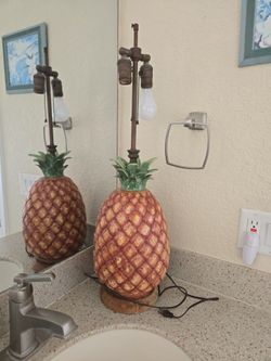 Vintage pineapple lamp