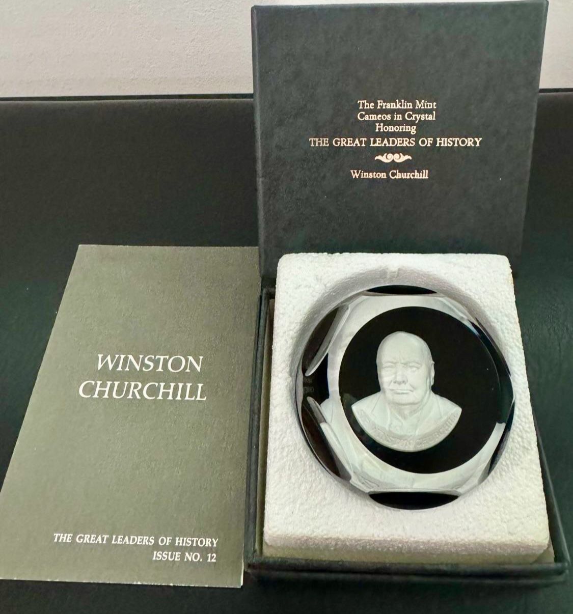 Baccarat Crystal Franklin Mint Paperweight the great Leader of history Cameo George Washington In great condition Comes in box with certificate of a