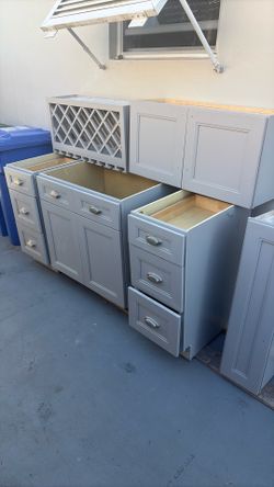 Kitchen cavinets great deal
