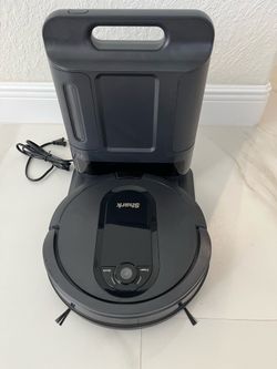 Shark robot vacuum with the self-emptying Clean Base