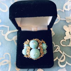Gorgeous turquoise ring with gold color