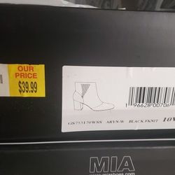 MIA HEEL BOOT ALLLL DIFFERENT SIZES 