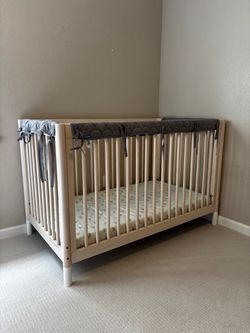 Wooden Baby Crib with Mattress