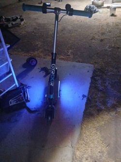 Gyroor scooter for parts.