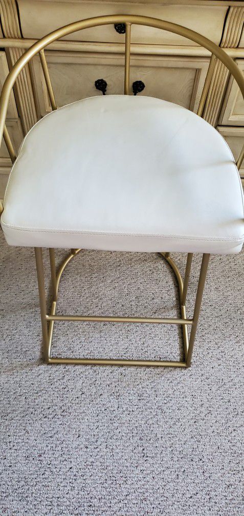 Comfy Cream And Gold Salon Or Office Chair