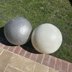 2 yoga balls