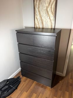 Black wood grain dresser