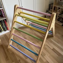 Avenlur Pikler Triangle