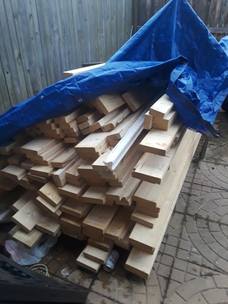 madera...2x4....2x6. construction wood