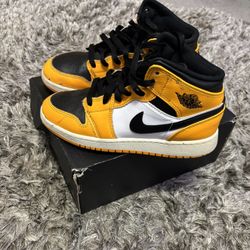 Jordan 1s Mid Taxi