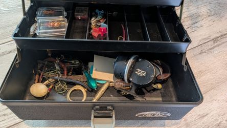 Vintage Fishing Tackle Box W Lures Fly Fish Hook Lure See Photos reel Shakespeare