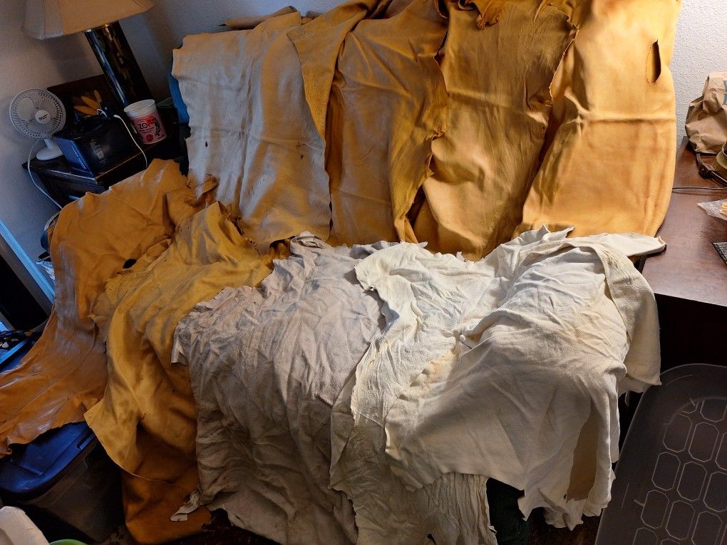 Leather! 9 Deerskin Hides, 2 Fox Furs And A Bunch Of Other Soft Suaded To Cut Up For Projects