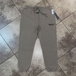 Fear of God Essentials Fleece Essential Sweatpant Desert Sand Size XL