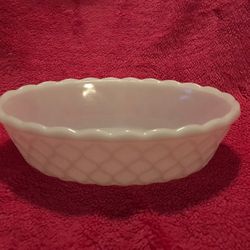 Vintage E.O. Brody White Milk Glass MJ-50 Quilted Diamond Honeycomb Oval Dish Bowl 9” x 6”x 2.75” FLAWLESS!