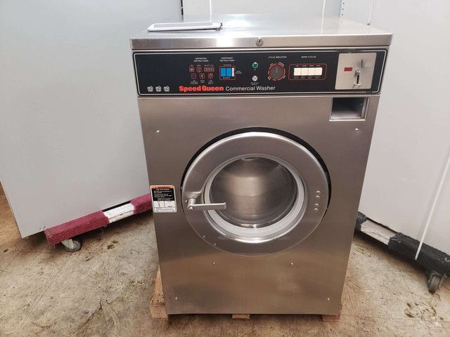 SPEED QUEEN COIN OPERATED COMMERCIAL FRONT LOAD WASHING MACHINE , MODEL : SC30MD2OU60001 , SERIAL NO : 0605916978