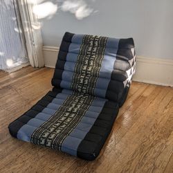 Original foldable thai chair / cushion / very versatile