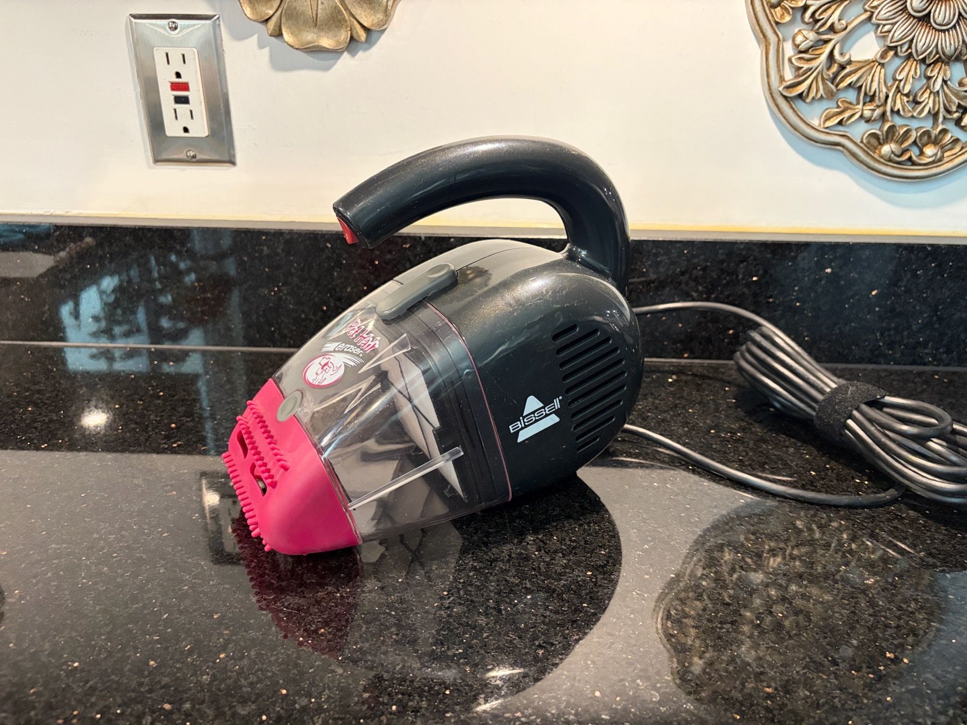BISSELL Pet Hair Eraser Vacuum 33A1 Corded 19V Handheld with Contour Nozzle