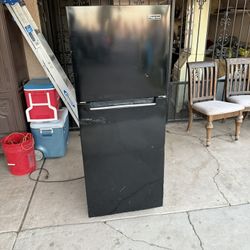 Small Refrigerator In Very Good Conditions